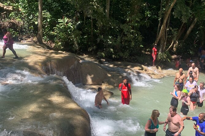 Dunn's River Falls, Zipline Adventure from Kingston - After the falls: craft market and local shops with time to breathe