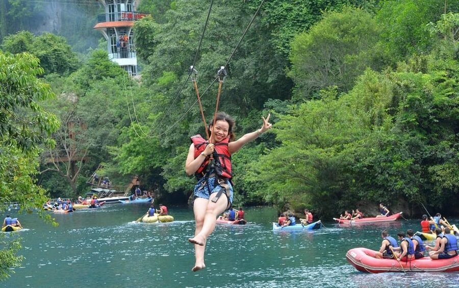 Zipline Dark Cave & Phong Nha Cave Tour : Dong Hoi/Phong Nha - Stop 2: Phong Nha Cave by dragon boat and torch-off viewing