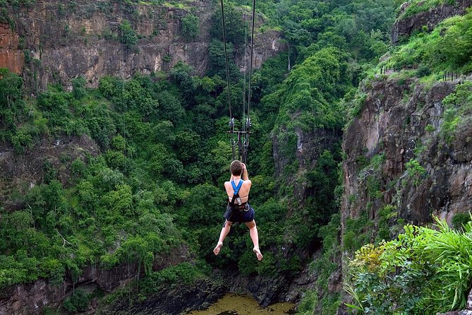 Zipline (Zimbabwe) - Transfers and Hotel Pickup: The Value and the Risk