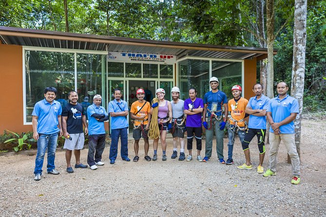 ZONE A PACKAGE Zipline Adventure - Small groups and guide energy: why you are not stuck in a factory